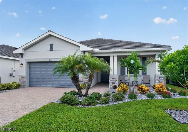 Photo 3 of Single family home for sale at 3943 E Hampton Cir, Alva, FL 33920 | MLS# 2026033402 | Listing updated on 2026-08-28