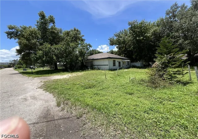 Listing Photo 2 - Condo for sale in building located at 1265 Monica Ln, North Fort Myers, FL 33903 - Unit #