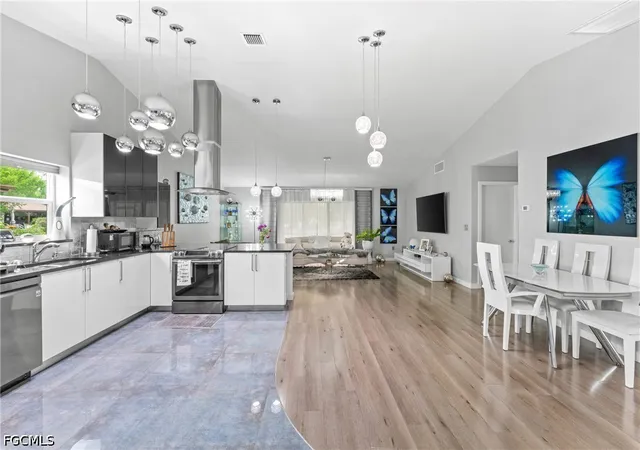 Photo 3 of Townhouse for sale at 13119 Tall Pine Cir, Fort Myers, FL 33907 | MLS# 2026033600 | Listing updated on 2026-08-30