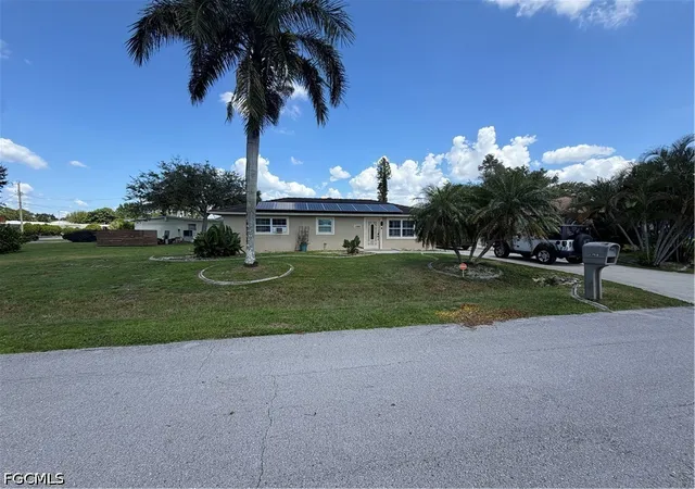 Photo 3 of Sale Pending at 1398 Sunrise Dr, North Fort Myers, FL 33917 | MLS# 2026033743 | Listing updated on 2026-08-23
