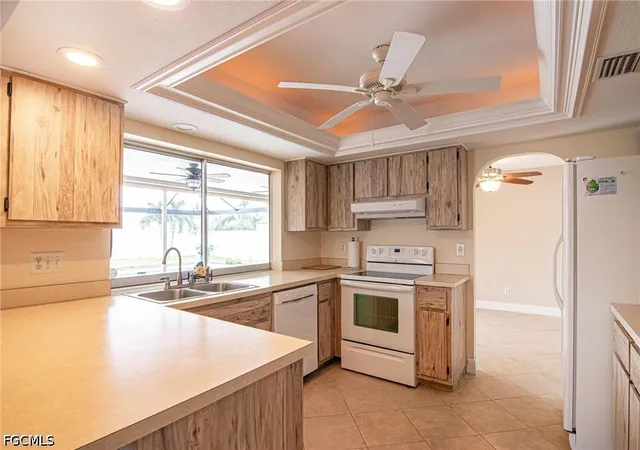 Photo 4 of Sale Pending at 3929 SE 10th Avenue, Cape Coral, FL 33904 | MLS# 2026033751 | Listing updated on 2026-08-27