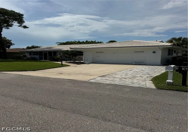 Photo 3 of Single family home for sale at 30 Maui Cir #30, Naples, FL 34112 | MLS# 2026033874 | Listing updated on 2026-08-27