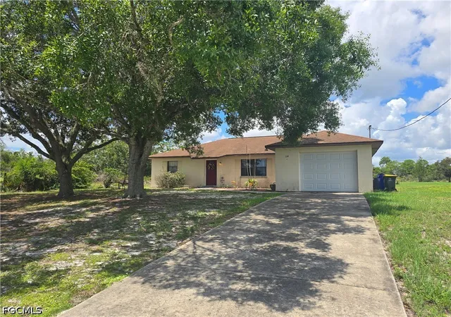 Single family home for sale at 114 Highlands Lake Dr, Lake Placid, FL 33852 | MLS# 2026033918