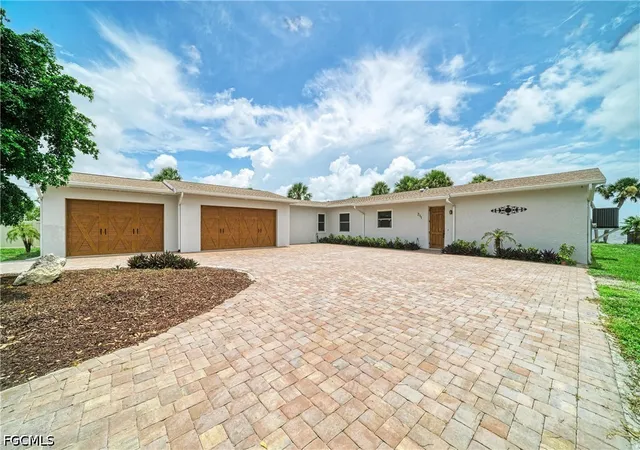 Photo 1 of Single family home for sale at 211 Bahia Vista Dr, Englewood, FL 34223 | MLS# 2026033942 | Listing updated on 2026-10-04