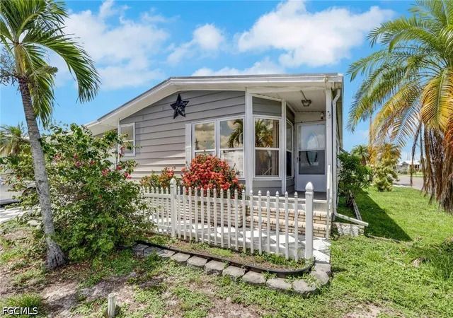 Photo 3 of Manufactured home for sale at 9258 Desoto Dr, North Fort Myers, FL 33903 | MLS# 2026033955 | Listing updated on 2026-08-19