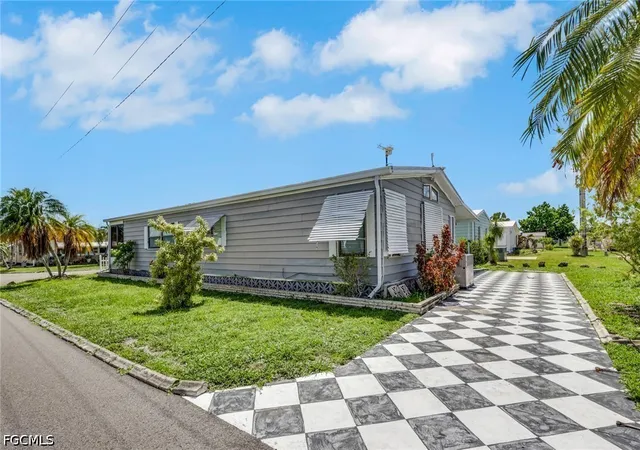 Photo 3 of Manufactured home for sale at 9258 Desoto Dr, North Fort Myers, FL 33903 | MLS# 2026033955 | Listing updated on 2026-08-19