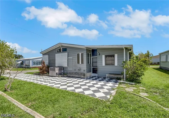 Photo 4 of Manufactured home for sale at 9258 Desoto Dr, North Fort Myers, FL 33903 | MLS# 2026033955 | Listing updated on 2026-08-19