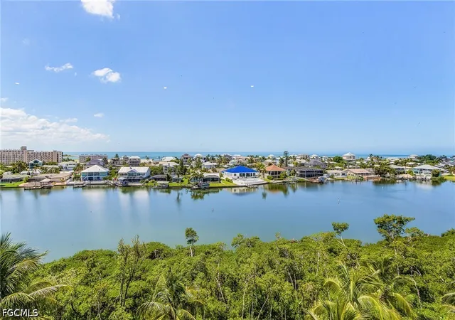 Listing Photo 2 - Condo for sale in building located at 4192 Bay Bch Ln, Fort Myers Beach, FL 33931 - Unit #872