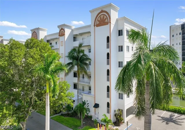 Listing Photo 5 - Condo for sale in building located at 4321 Bay Bch Ln, Fort Myers Beach, FL 33931 - Unit #634