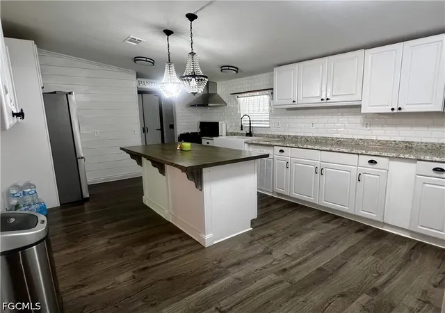 Photo 2 of Manufactured home for sale at 1027 Everglade Ave, Labelle, FL 33935 | MLS# 2026034092 | Listing updated on 2026-08-13