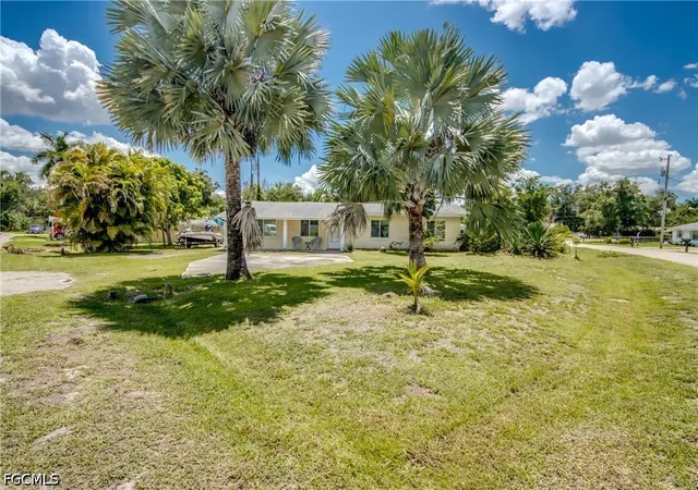 Photo 1 of Single family home for sale at 101 Powell Crk Cir, North Fort Myers, FL 33917 | MLS# 2026034116 | Listing updated on 2026-08-13