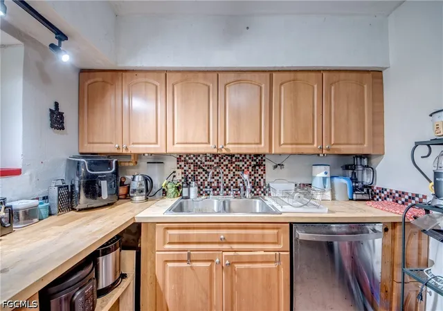 Photo 2 of Single family home for sale at 101 Powell Crk Cir, North Fort Myers, FL 33917 | MLS# 2026034116 | Listing updated on 2026-08-13