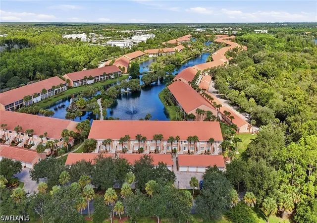 Listing Photo 4 - Condo for sale in building located at 6700 Bch Resort Dr, Naples, FL 34114 - Unit #13