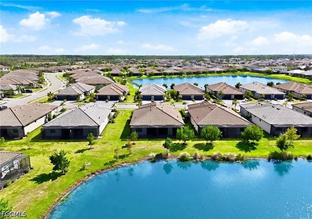 Photo 3 of Sale Pending at 14040 Hunter Oak Dr, Fort Myers, FL 33913 | MLS# 2026034386 | Listing updated on 2026-08-21