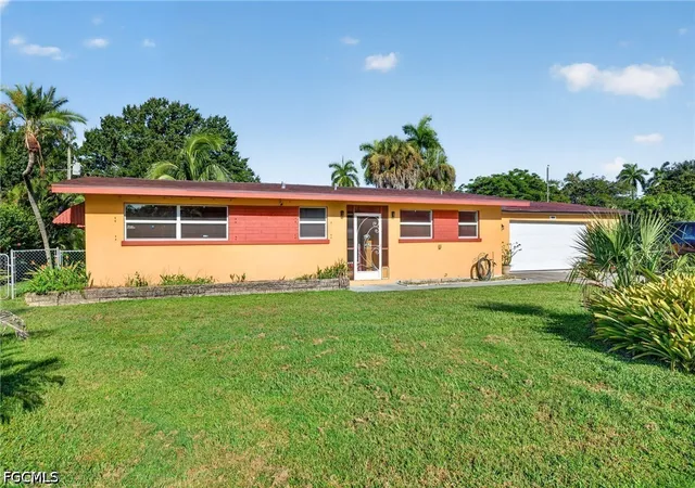 Photo 2 of Single family home for sale at 2950 Holly Rd, Fort Myers, FL 33901 | MLS# 2026034411 | Listing updated on 2026-08-17