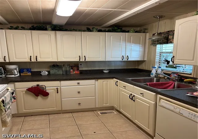 Photo 3 of Manufactured home for sale at 281 Lime Key Ln #140, Naples, FL 34114 | MLS# 226028953 | Listing updated on 2026-08-14