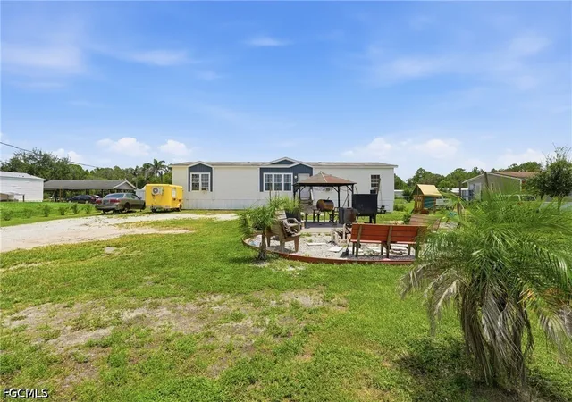 Photo 2 of Manufactured home for sale at 3621 Dustin Dr, Labelle, FL 33935 | MLS# 2026034506 | Listing updated on 2026-08-16