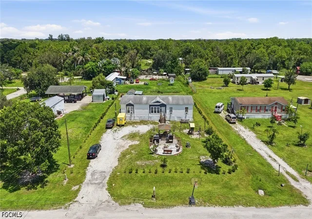 Photo 4 of Manufactured home for sale at 3621 Dustin Dr, Labelle, FL 33935 | MLS# 2026034506 | Listing updated on 2026-08-16