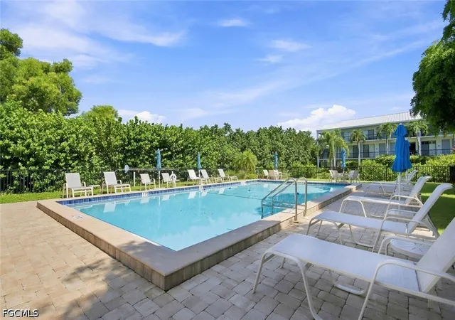 Listing Photo 2 - Condo for sale in building located at 1250 Tennisplace Ct, Sanibel, FL 33957 - Unit #C36