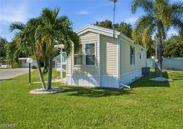 Photo 3 of Manufactured home for sale at 5558 Palm Beach Blvd #5, Fort Myers, FL 33905 | MLS# 2026034662 | Listing updated on 2026-08-23