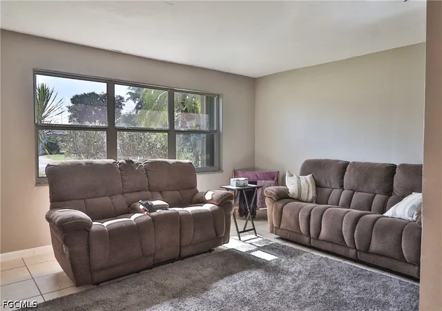 Photo 3 of Sale Pending at 205 Maine Ave, Fort Myers, FL 33905 | MLS# 2026034670 | Listing updated on 2026-08-18