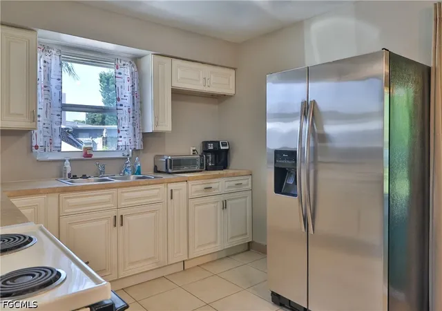 Photo 4 of Sale Pending at 205 Maine Ave, Fort Myers, FL 33905 | MLS# 2026034670 | Listing updated on 2026-08-18