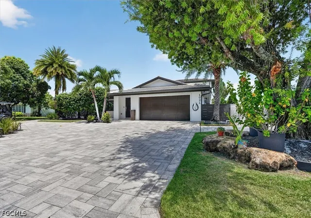 Photo 2 of Single family home for sale at 1021 Wittman Dr, Fort Myers, FL 33919 | MLS# 2026034887 | Listing updated on 2026-08-30
