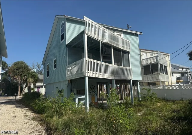 Photo 2 of Sale Pending at 225 Fairweather Ln, Fort Myers Beach, FL 33931 | MLS# 2026034894 | Listing updated on 2026-08-19
