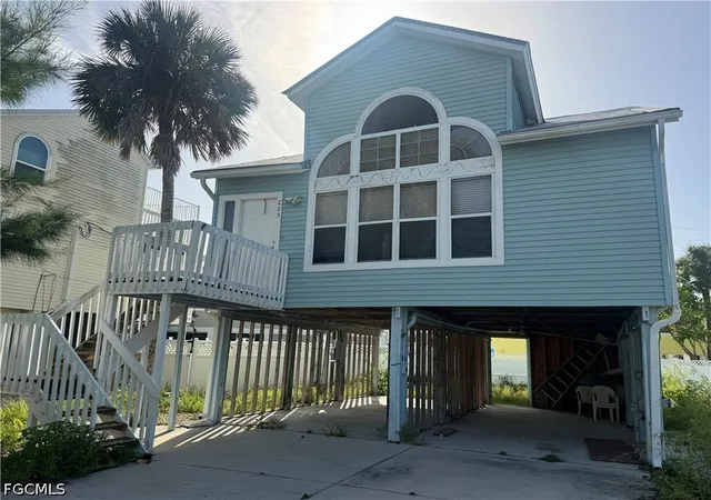 Photo 3 of Sale Pending at 225 Fairweather Ln, Fort Myers Beach, FL 33931 | MLS# 2026034894 | Listing updated on 2026-08-19