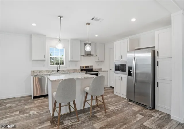 Photo 3 of Manufactured home for sale at 7 Birch Blvd, Fort Myers, FL 33908 | MLS# 2026034897 | Listing updated on 2026-08-17