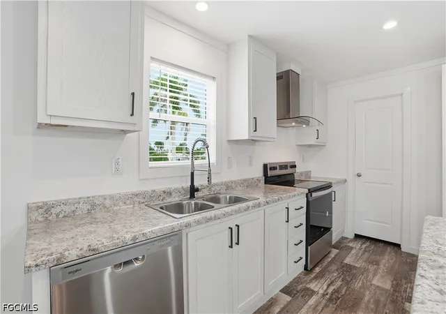 Photo 3 of Manufactured home for sale at 7 Birch Blvd, Fort Myers, FL 33908 | MLS# 2026034897 | Listing updated on 2026-08-17