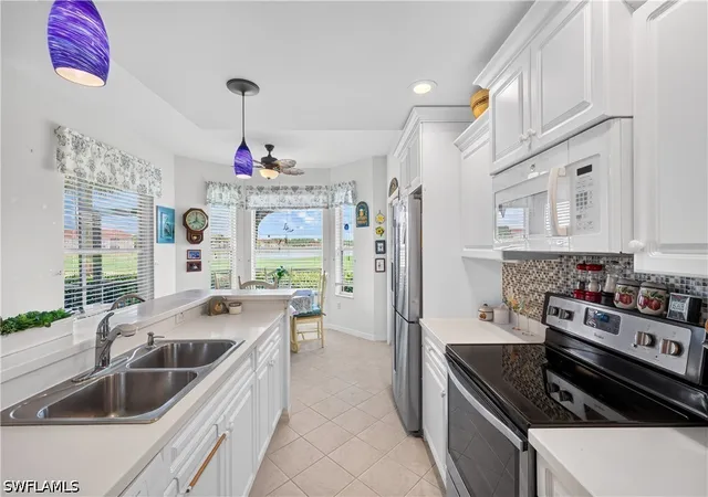Listing Photo 5 - Condo for sale in building located at 2760 Cypress Trace Cir, Naples, FL 34119 - Unit #2514