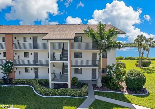 Listing Photo 2 - Condo for sale in building located at 16200 Bay Pointe Blvd, North Fort Myers, FL 33917 - Unit #208