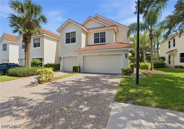 Photo 2 of Sale Pending at 1148 Oxford Ln, Naples, FL 34105 | MLS# 226029474 | Listing updated on 2026-08-21