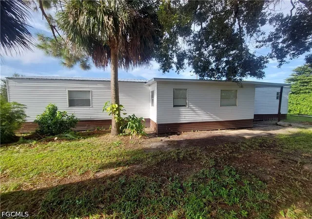 Photo 1 of Manufactured home for sale at 8386 Tolles Dr, North Fort Myers, FL 33917 | MLS# 2026035004 | Listing updated on 2026-08-29