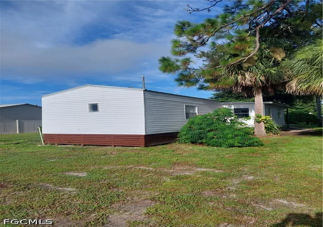 Photo 2 of Manufactured home for sale at 8386 Tolles Dr, North Fort Myers, FL 33917 | MLS# 2026035004 | Listing updated on 2026-08-29