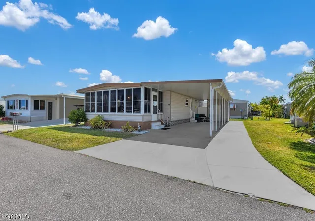 Photo 1 of Manufactured home for sale at 300 Shoreland Dr, Fort Myers, FL 33905 | MLS# 2026035009 | Listing updated on 2026-08-18