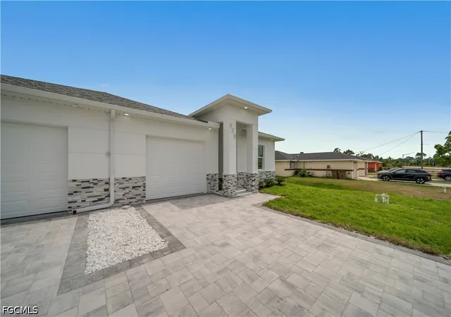 Listing Photo 5 - Condo for sale in building located at 1153-1155 Countess Ave, Lehigh Acres, FL 33974