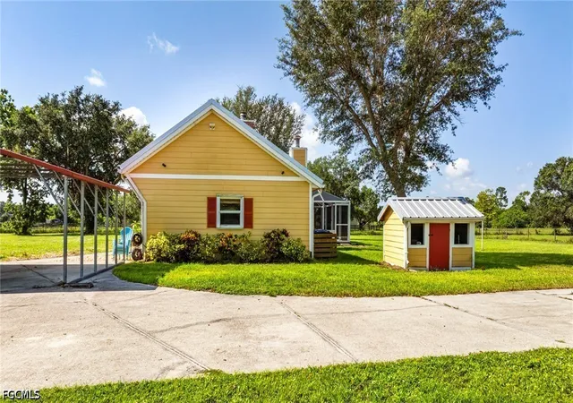 Photo 4 of Sale Pending at 5500/5510 Pangola Rd, Fort Myers, FL 33905 | MLS# 2026035099 | Listing updated on 2026-08-26