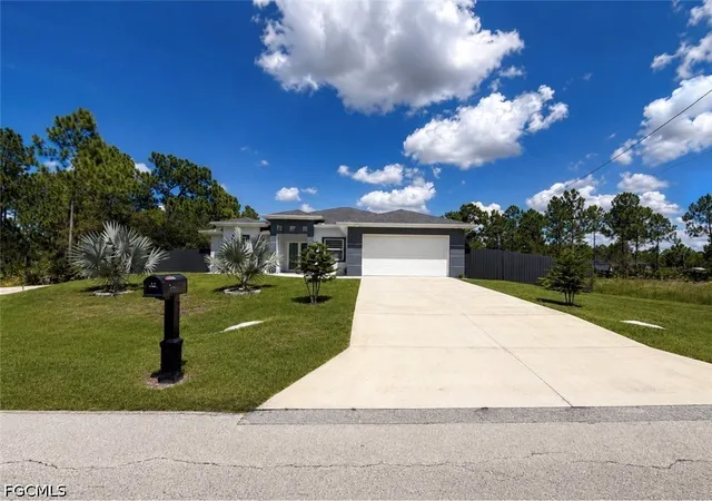Photo 3 of Single family home for sale at 918 Dixie Ave, Lehigh Acres, FL 33972 | MLS# 2026035103 | Listing updated on 2026-08-18