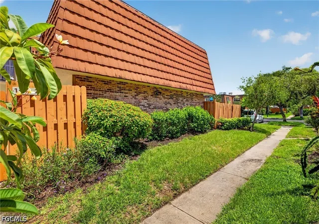 Condo for sale at 1448 Park Shore Cir #2, Fort Myers, FL 33901 | MLS# 2026035117