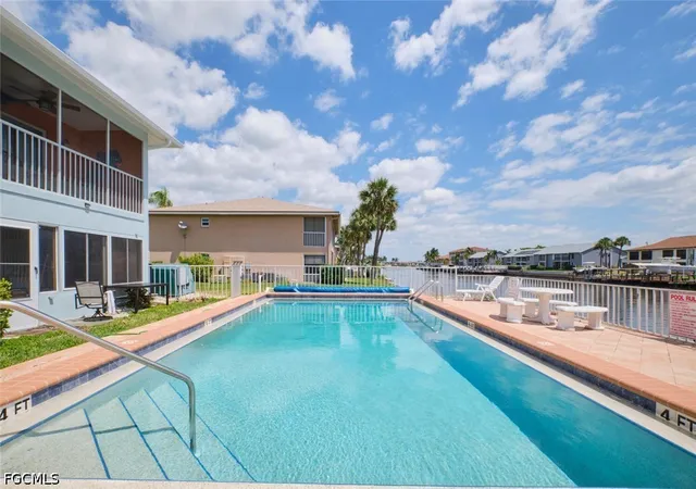 Listing Photo 2 - Condo for sale in building located at 4707 Se 5Th Ave, Cape Coral, FL 33904 - Unit #102