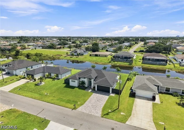 37th image of 927 Ne 13th Pl, Cape Coral, FL 33909 | MLS# 2026035237