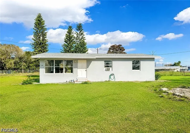 Photo 1 of Single family home for sale at 298 6th Street Nw, Moore Haven, FL 33471 | MLS# 2026035285 | Listing updated on 2026-08-19