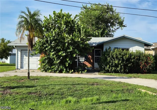 Photo 1 of Single family home for sale at 5201 Glade Ct Ne, Cape Coral, FL 33904 | MLS# 2026035358 | Listing updated on 2026-08-20