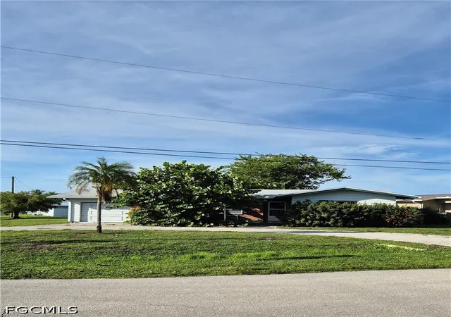 Photo 3 of Single family home for sale at 5201 Glade Ct Ne, Cape Coral, FL 33904 | MLS# 2026035358 | Listing updated on 2026-08-20