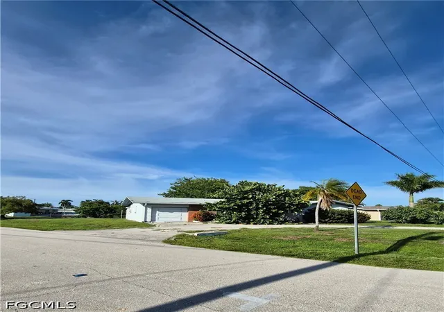 Photo 3 of Single family home for sale at 5201 Glade Ct NE, Cape Coral, FL 33904 | MLS# 2026035358 | Listing updated on 2026-08-20