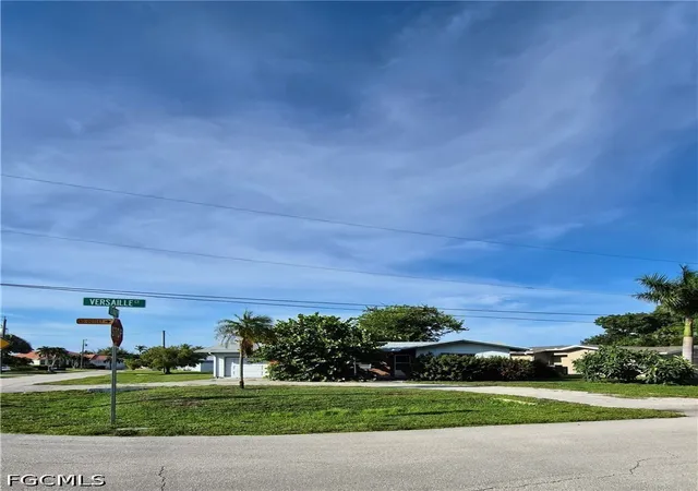 Photo 4 of Single family home for sale at 5201 Glade Ct NE, Cape Coral, FL 33904 | MLS# 2026035358 | Listing updated on 2026-08-20