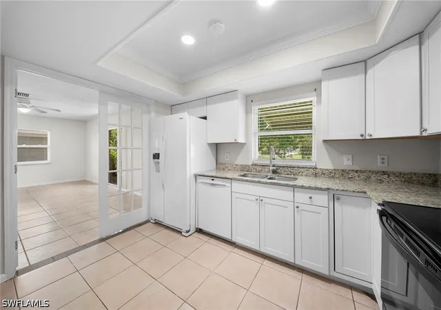 Listing Photo 5 - Condo for sale in building located at 5820 Algiers St, Fort Myers, FL 33919