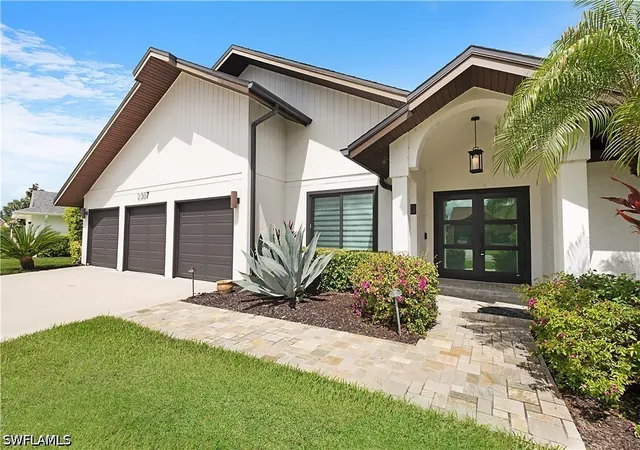 Photo 2 of Single family home for sale at 2307 Queens Way, Naples, FL 34112 | MLS# 226029963 | Listing updated on 2026-08-27